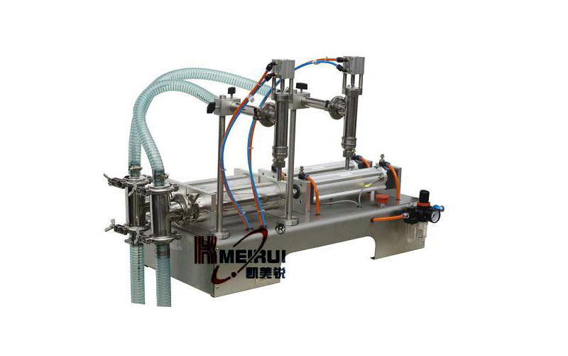 Double Heads Liquid Filling Machine（horizontal type）